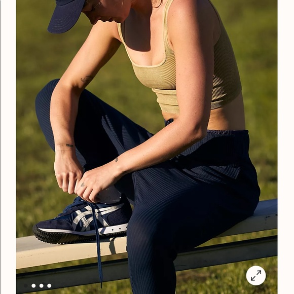 Free People Movement Happiness Runs Square neck - Picture 2 of 8